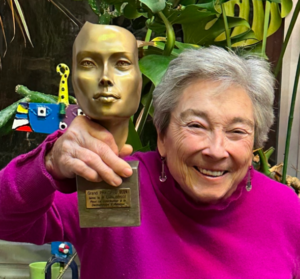 Pr Claire BEYLOT tenant le prix de la SFED